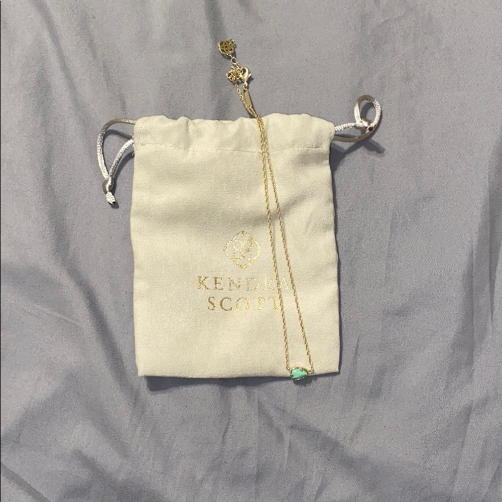Kendra Scott necklace